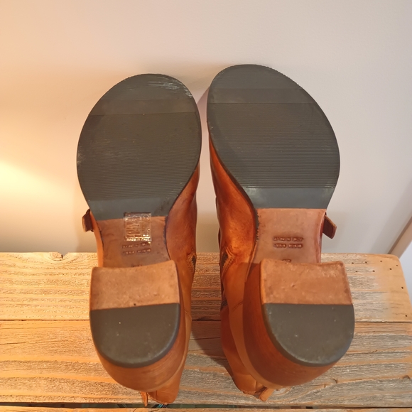 Patricia Nash Tuscanny Burnished Tan Leather Ankle Boots Size 6.5 (37) - Picture 8 of 10